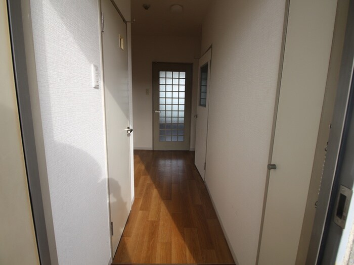 物件内観写真14　(玄関)