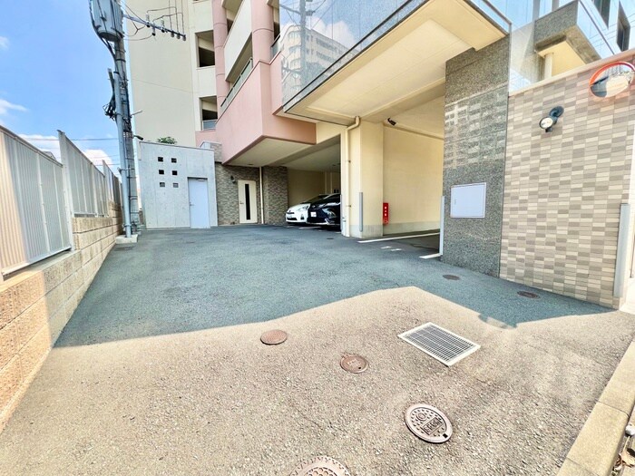 物件外観写真2　(駐車場)