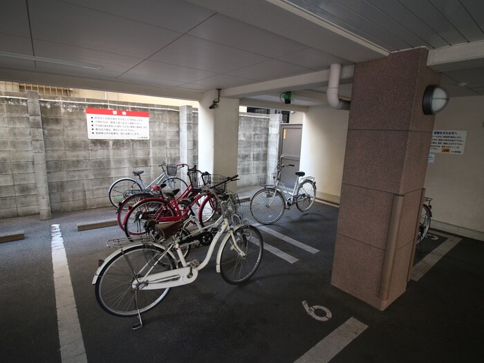 物件外観写真5　(駐輪場)