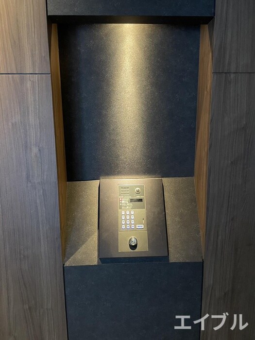 物件外観写真6　(エントランス部分)