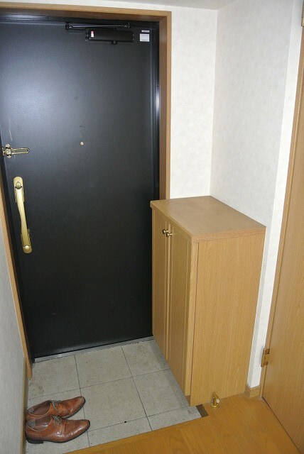 物件内観写真8　(玄関)