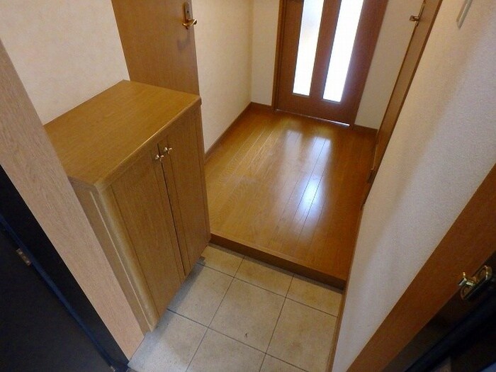 物件内観写真9　(玄関)