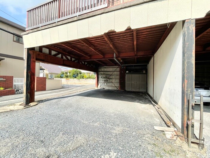 物件外観写真2　(駐車場)