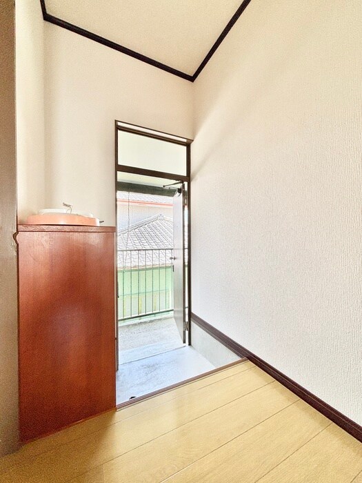 物件内観写真10　(玄関)