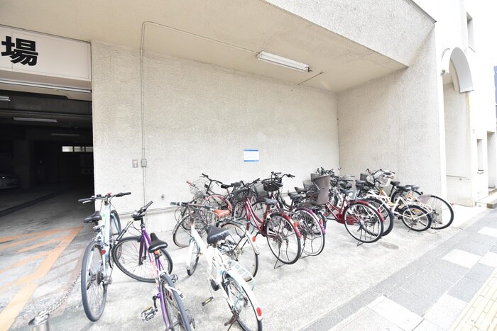 物件外観写真5　(駐輪場)