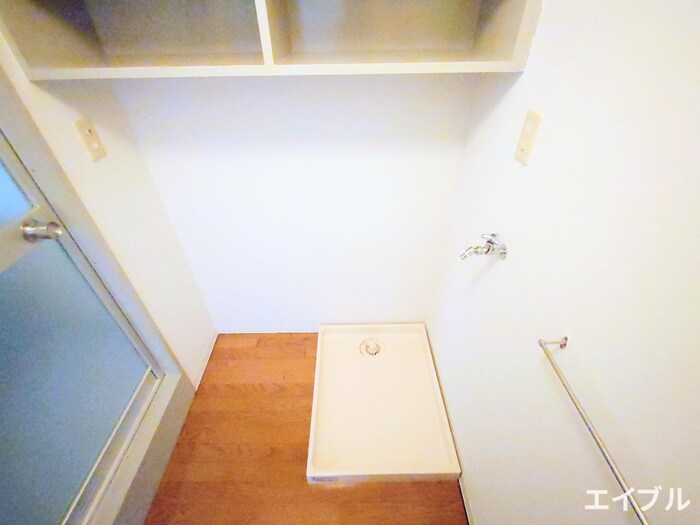 物件内観写真12　(洗濯機置場)