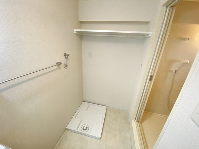 物件内観写真13　(洗濯機置場)