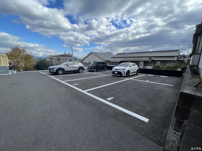 物件外観写真4　(駐車場)