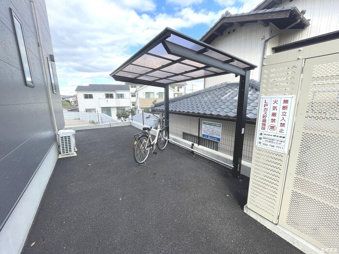 物件外観写真5　(駐輪場)