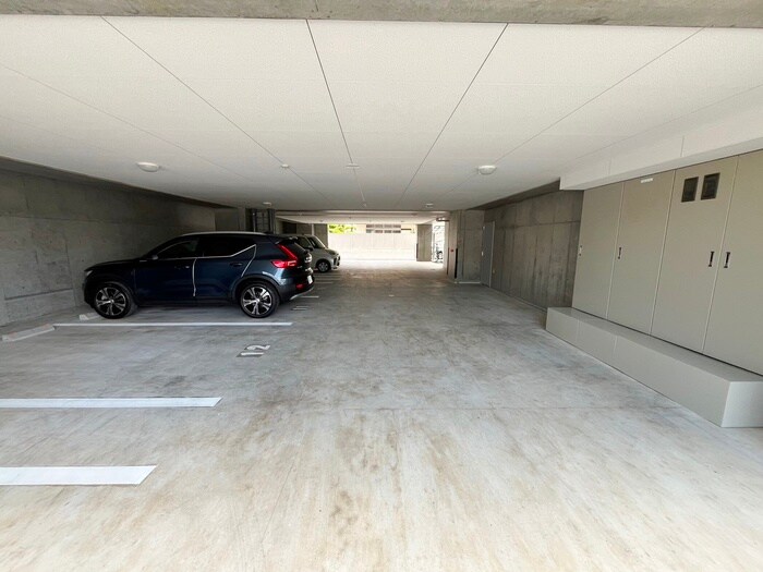 物件外観写真4　(駐車場)