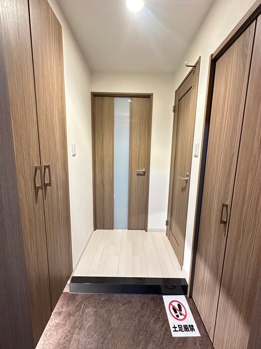 物件内観写真14　(玄関)