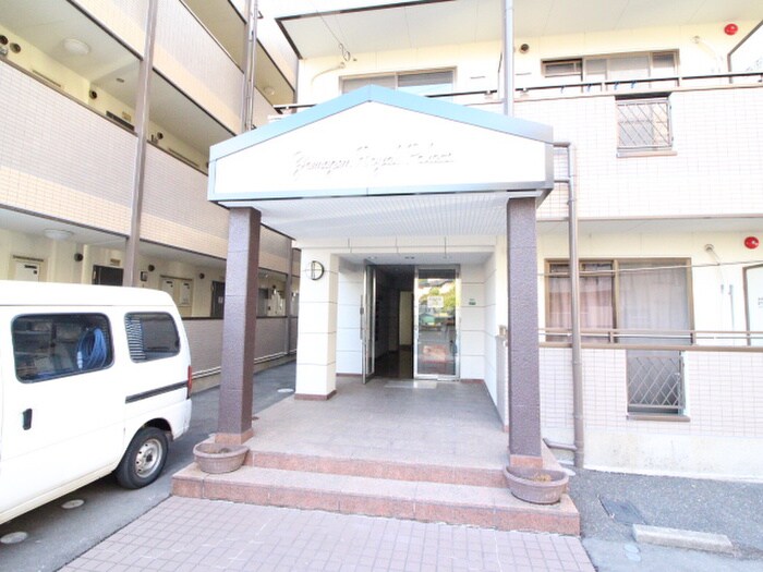 物件外観写真4　(エントランス部分)