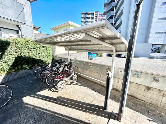 物件外観写真2　(駐輪場)
