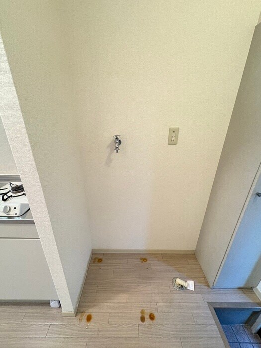 物件内観写真15　(洗濯機置場)
