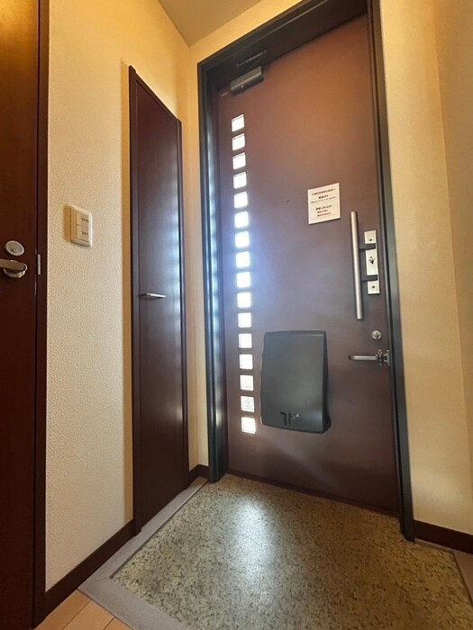 物件内観写真6　(玄関)
