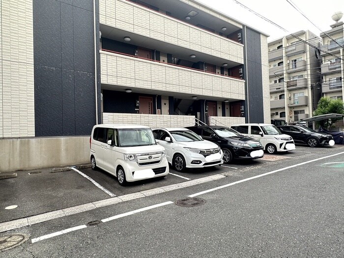 物件外観写真3　(駐車場)