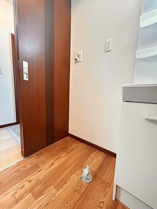 物件内観写真9　(洗濯機置場)