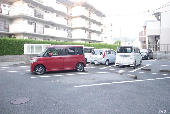 物件外観写真4　(駐車場)