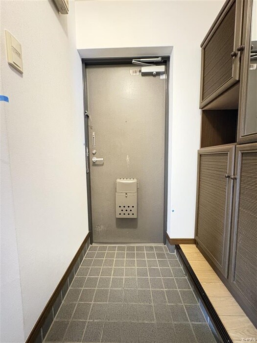 物件内観写真17　(玄関)