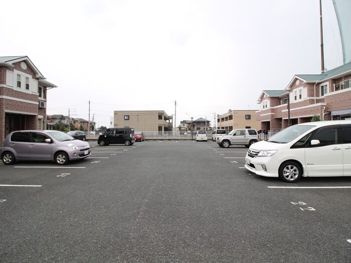 物件外観写真2　(駐車場)