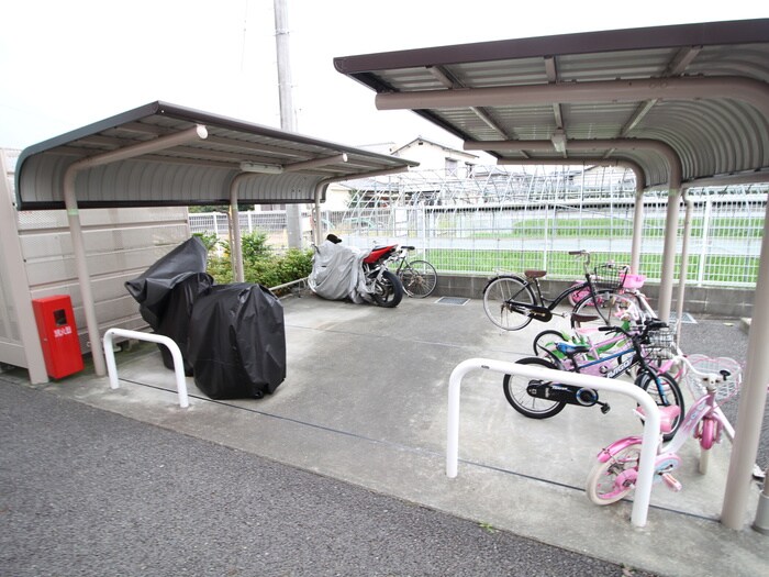 物件外観写真3　(駐輪場)
