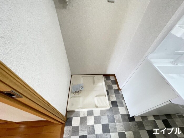 物件内観写真10　(洗濯機置場)