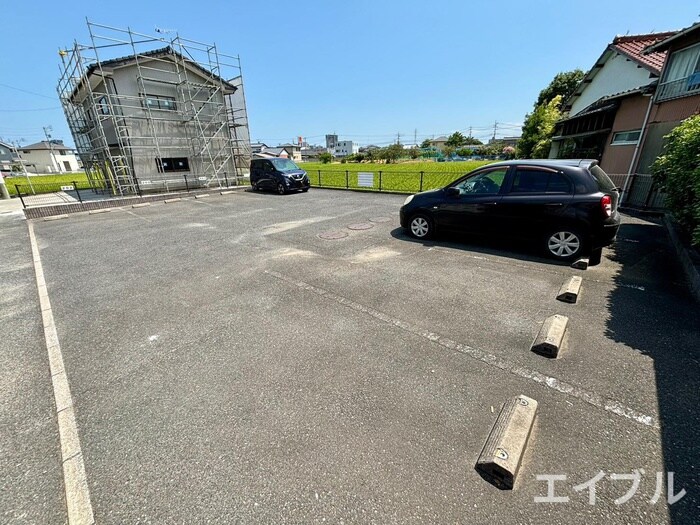 物件外観写真2　(駐車場)