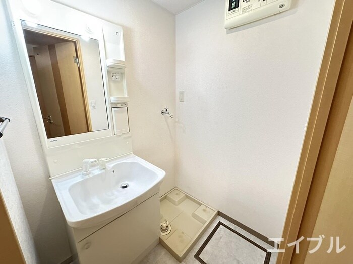 物件内観写真11　(洗濯機置場)