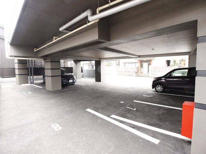 物件外観写真4　(駐車場)