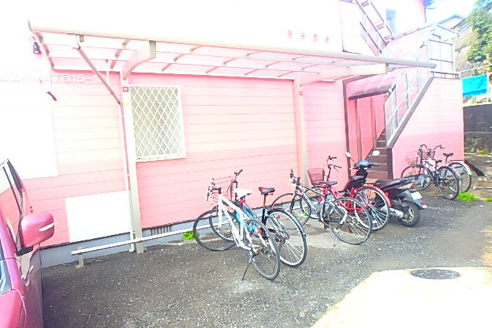 物件外観写真4　(駐輪場)