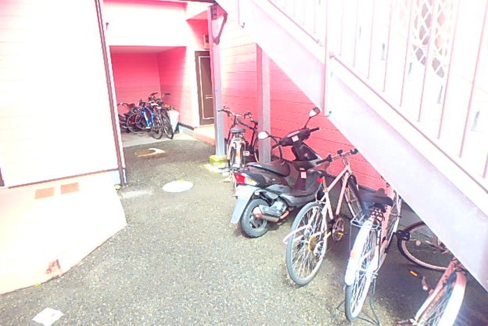 物件外観写真5　(駐輪場)