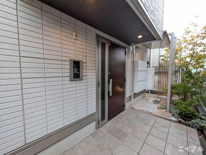 物件外観写真3　(エントランス部分)