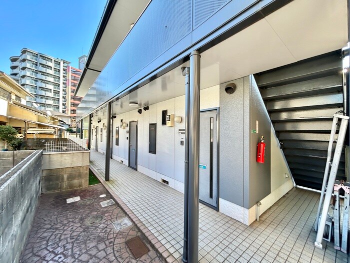 物件外観写真4　(エントランス部分)