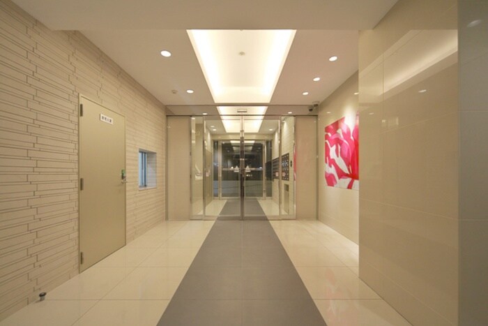 物件外観写真3　(エントランス部分)