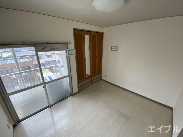 物件内観写真4　(居室)