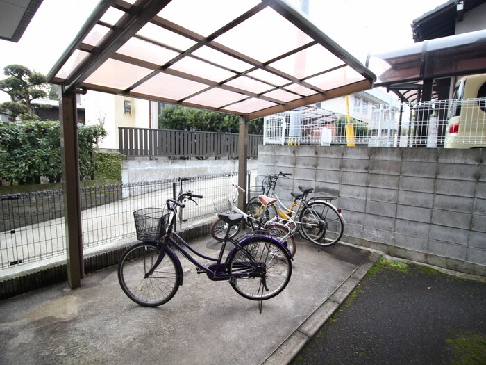 物件外観写真3　(駐輪場)
