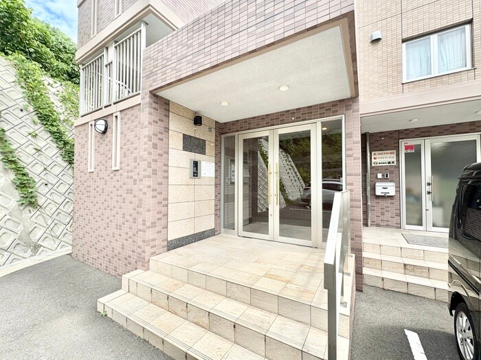 物件外観写真4　(エントランス部分)