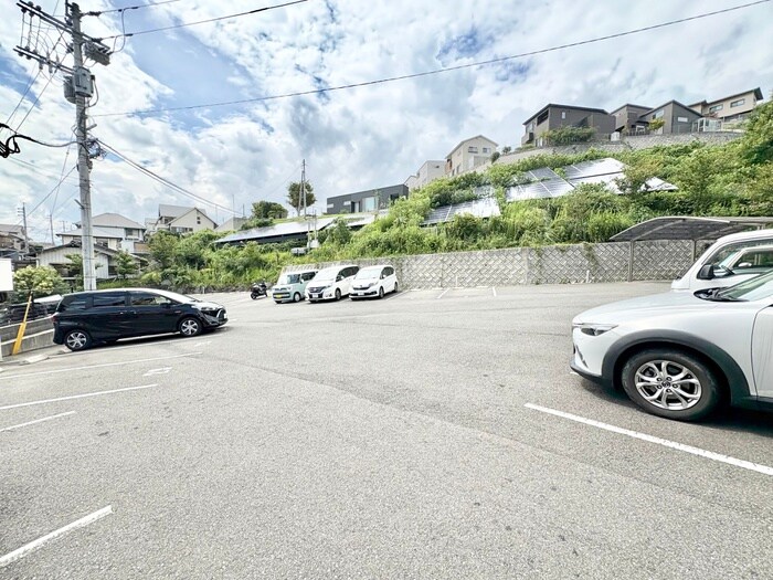 物件外観写真5　(駐車場)