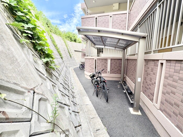 物件外観写真6　(駐輪場)