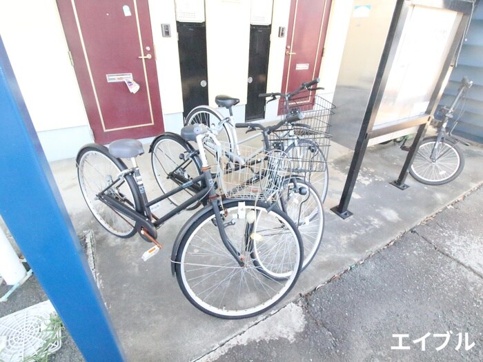 物件外観写真4　(駐輪場)