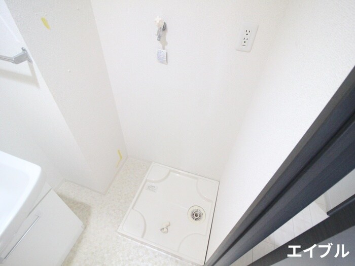 物件内観写真11　(洗濯機置場)