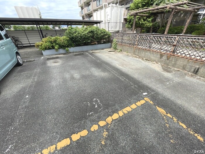 物件外観写真3　(駐車場)