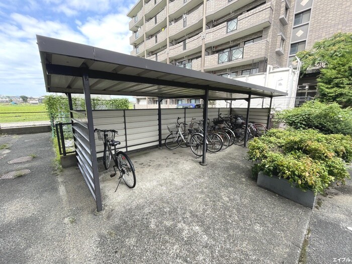 物件外観写真4　(駐輪場)