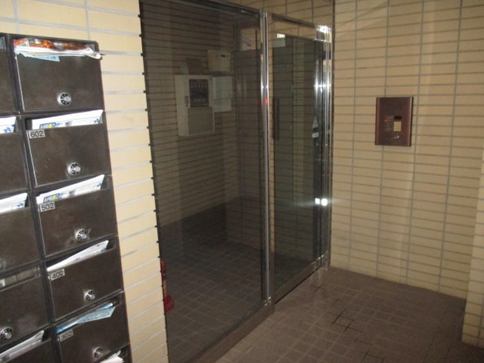 物件外観写真3　(エントランス部分)