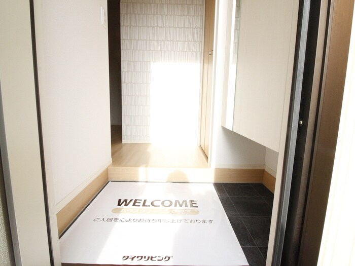 物件内観写真16　(玄関)