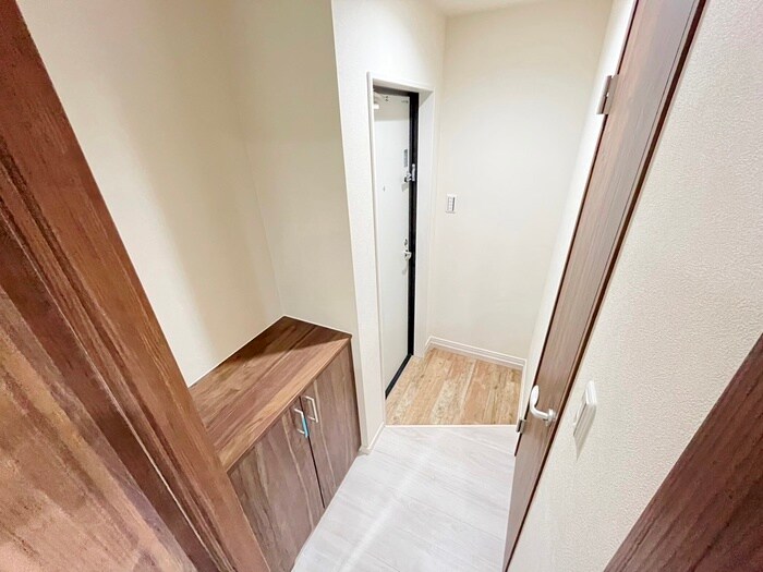 物件内観写真9　(玄関)