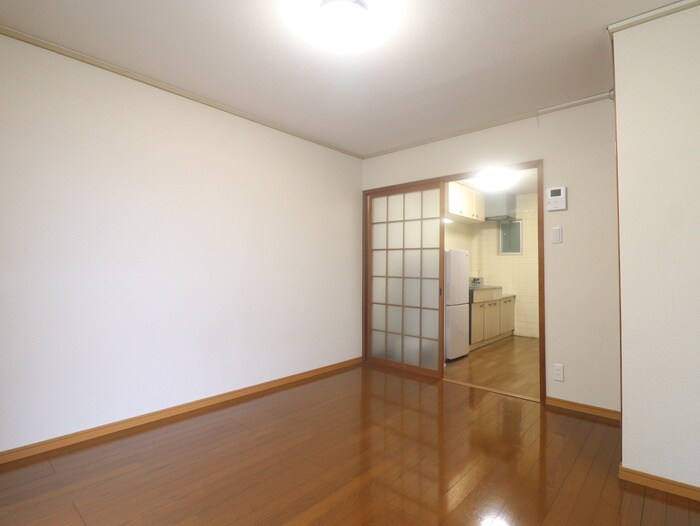 物件内観写真2　(居室)