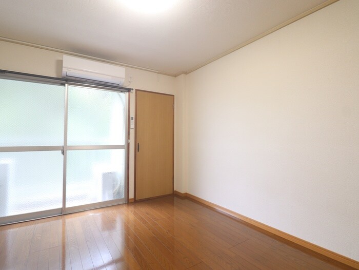 物件内観写真3　(居室)