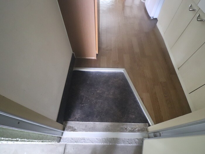 物件内観写真10　(玄関)