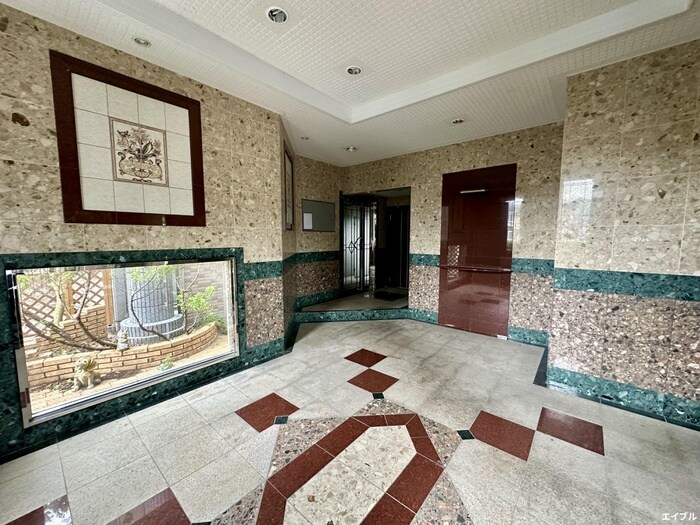 物件外観写真5　(エントランス部分)